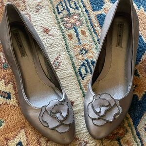 Bandolino pumps silver gray size 9 M NEW